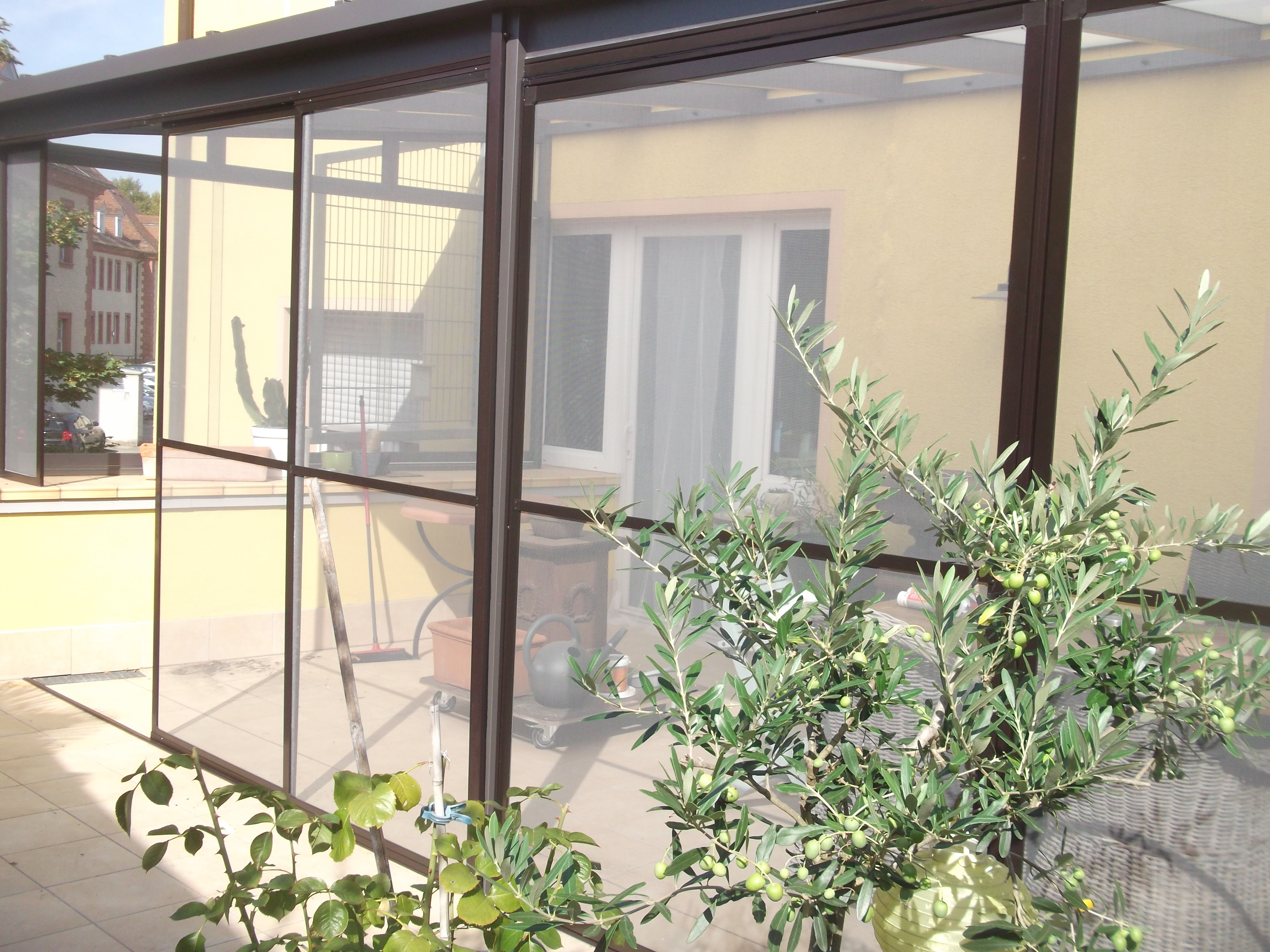 WE CREATE CLEVER, SOPHISTICATED PRODUCTS Siegel Insektenschutzsystem Terrassen Enclosure